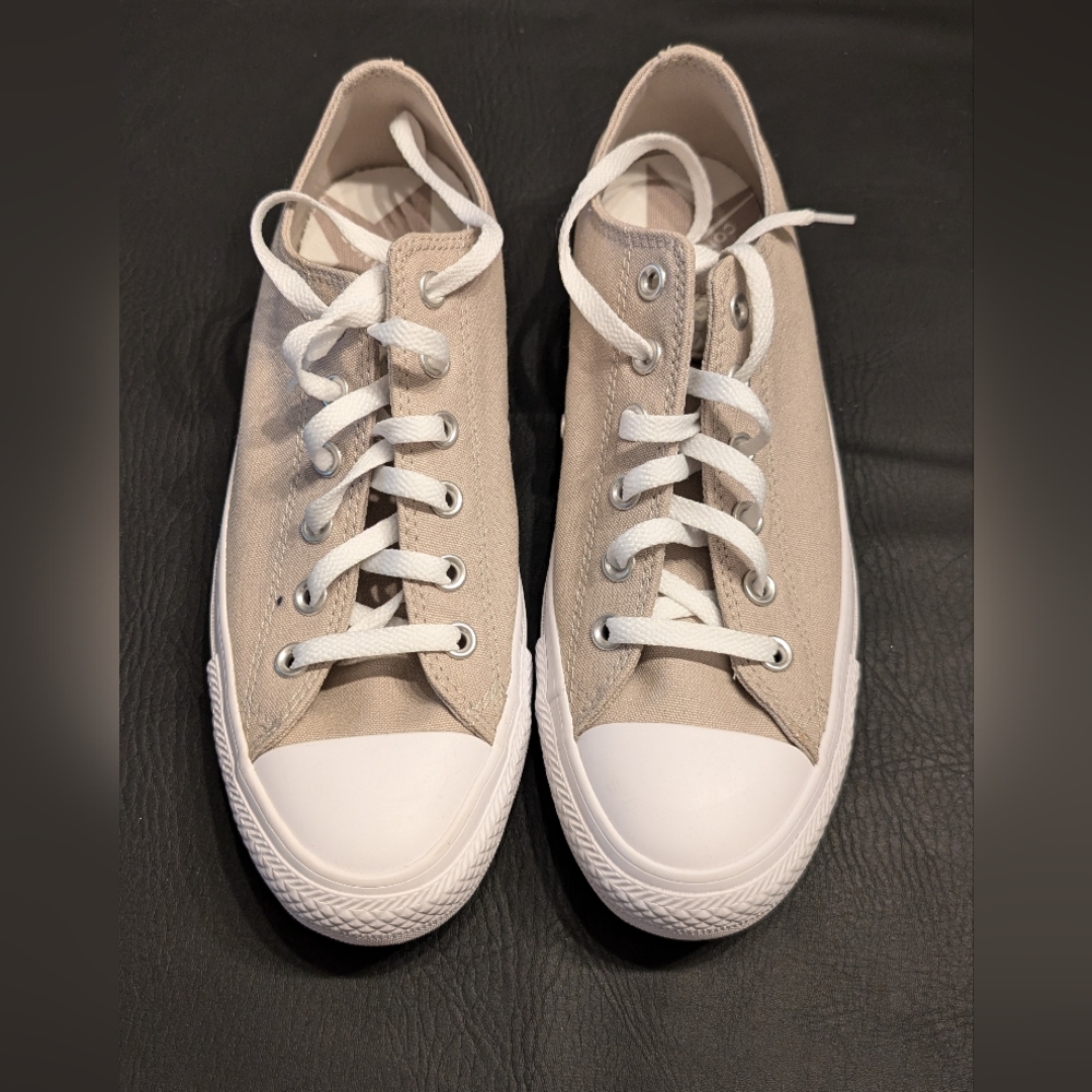 New Women's Converse Sneakers Size US 10